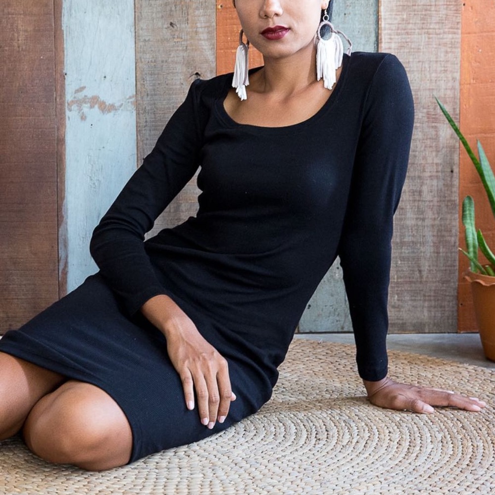 Tonle Black Long Sleeve Scoop Neck Fitted Midi Dress | Size Large